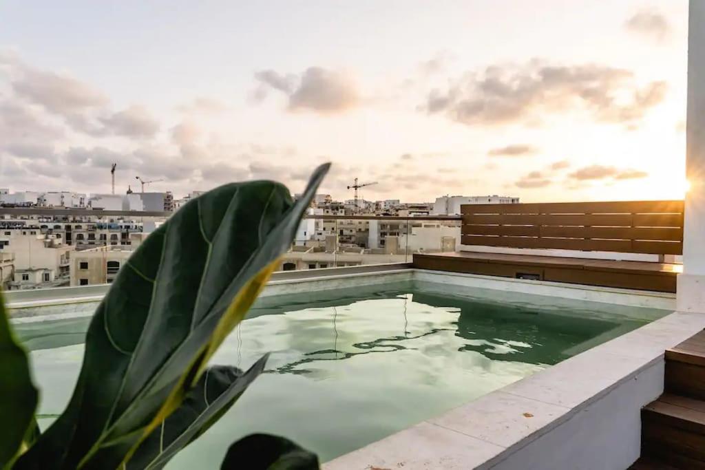 Luxurious & Stylish Penthouse With Private Pool Apartment Msida Ngoại thất bức ảnh