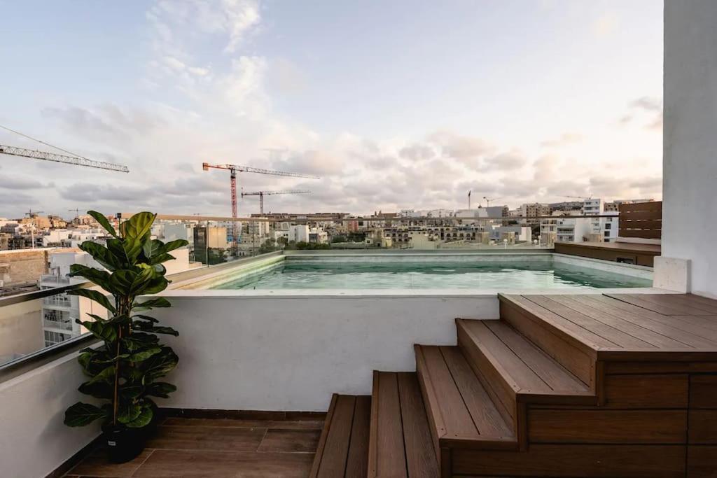Luxurious & Stylish Penthouse With Private Pool Apartment Msida Ngoại thất bức ảnh